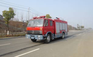 東風(fēng)145水罐消防車..