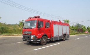 東風(fēng)天錦水罐消防車..